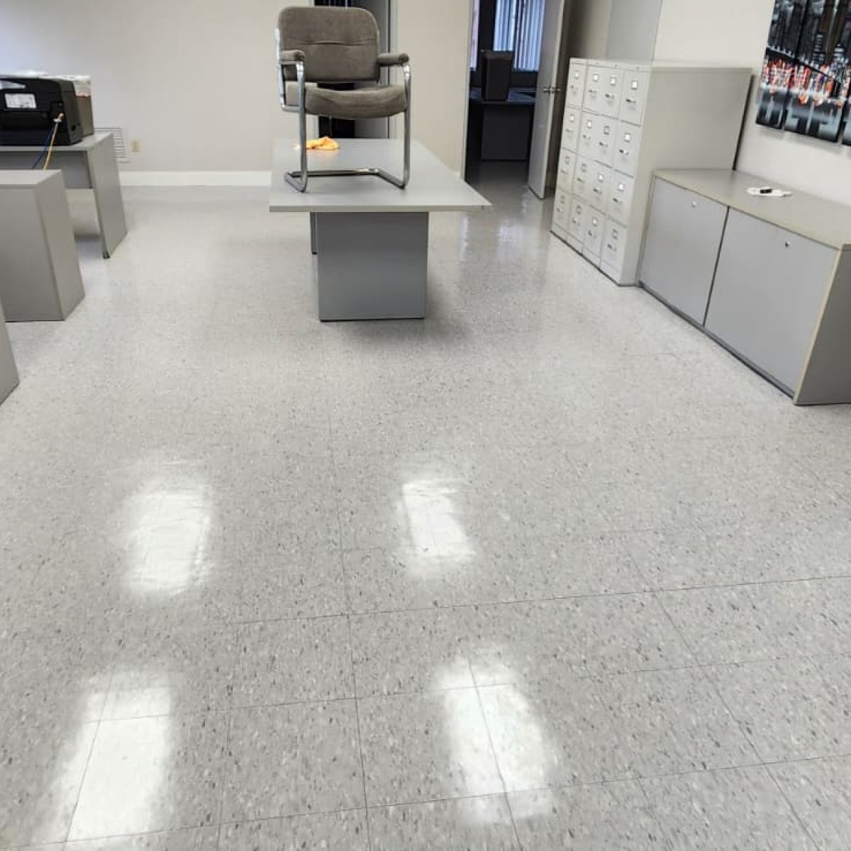 floor strippig & waxing